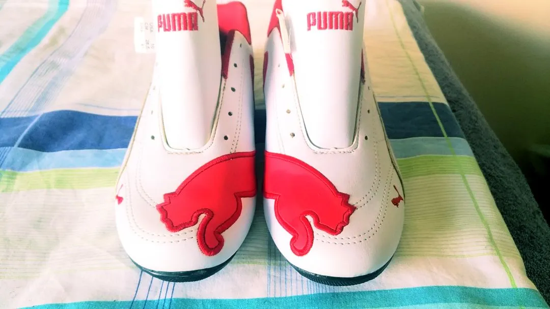 Tênis Puma branco e vermelho BMW