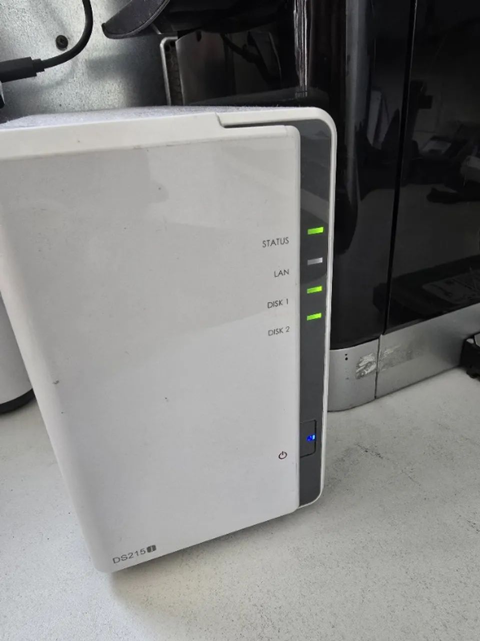 NAS Diskstation DS215j de 2 compartimentos Synology (sem discos)