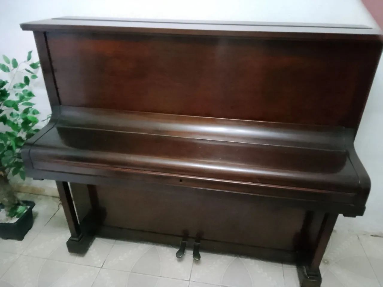 Piano de cauda antigo - Decoração impecável
