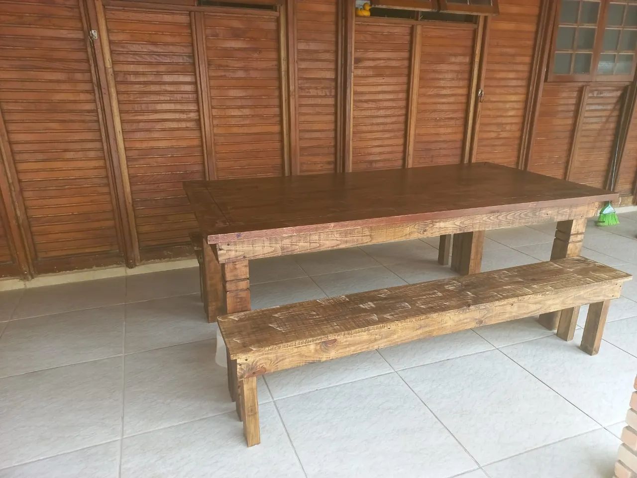 Mesa de jantar rústica com bancos - Foto 3