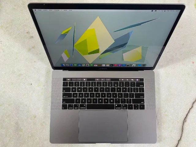 MACBOOK PRO 32 GB, 512 SSD, CORE i9, 15.4 POLEGADAS, TOUCH BAR