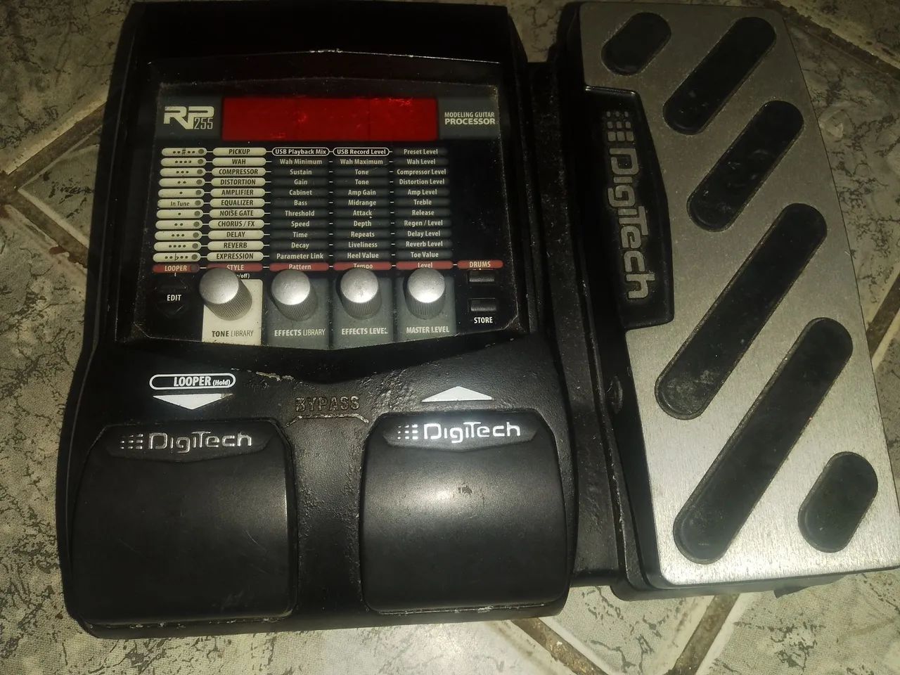 Pedal de efeitos para guitarra Digitech RP255