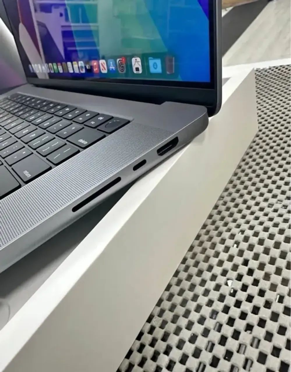 MacBook Pro 16