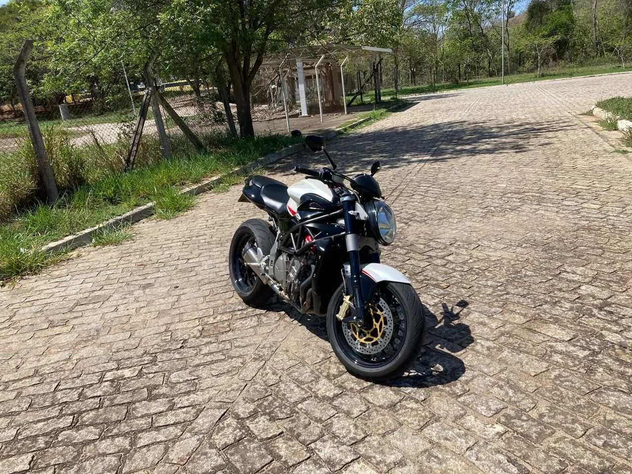 MV AGUSTA BRUTALE 910 R - Foto 2