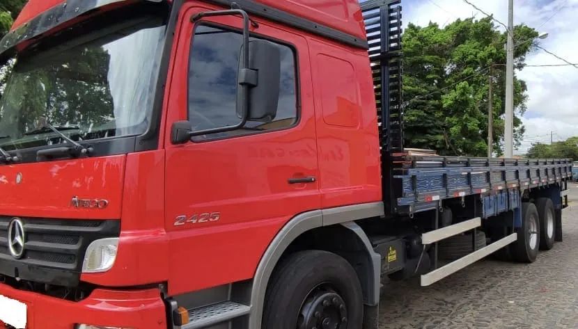 Mb atego 2425 6x2/carroceria/2011 - Foto 5