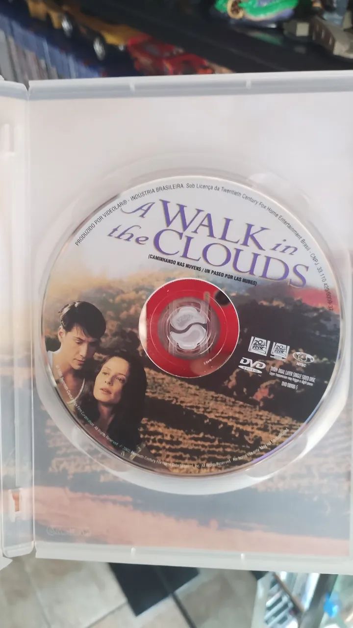 DVD Caminhando nas Nuvens - Keanu Reeves - Foto 2