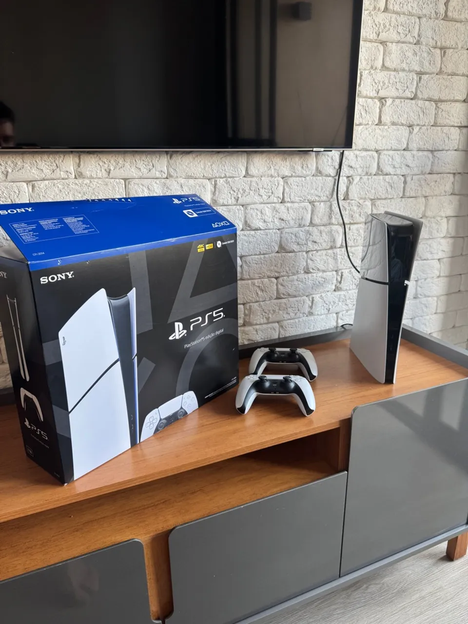 Ps5 slim digital 2 controles - muito novo