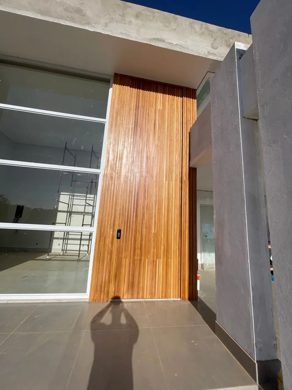 Porta em madeira maciça - Sob medida  - Foto 6