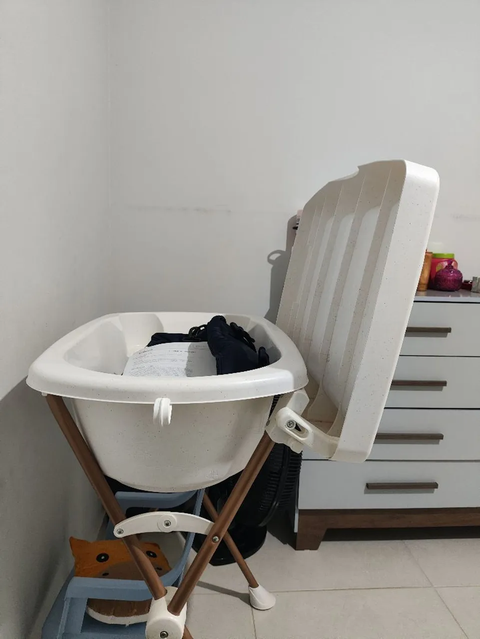 Carrinho, bebê conforto e banheira comntrovador