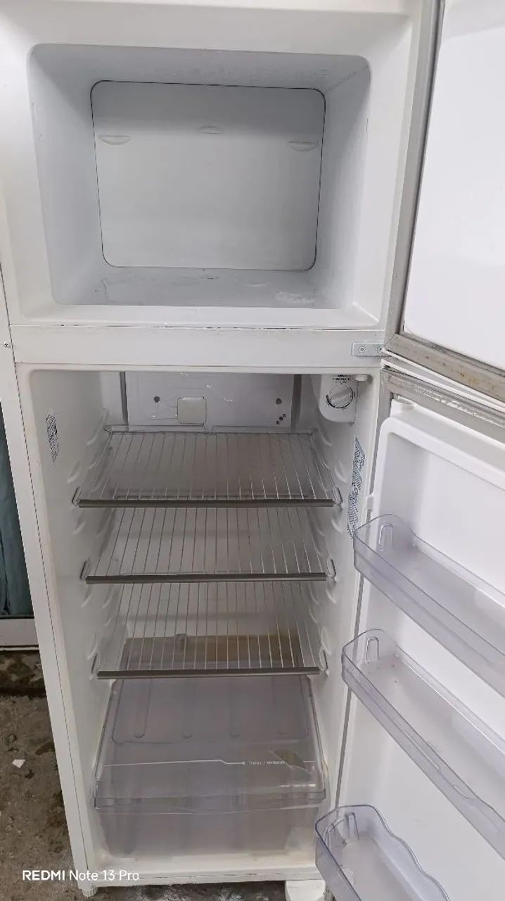 GELADEIRA 110V FUNCIONANDO - ENTREGA GRÁTIS - 12X CARTÃO  - Foto 4