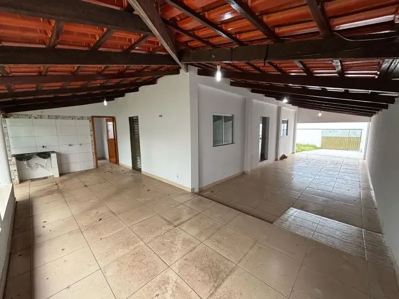 Casa na Av. W-2, Qd 27, Lt 02, Mansões Paraíso, Aparecida de Goiânia, 3 dormitórios sendo