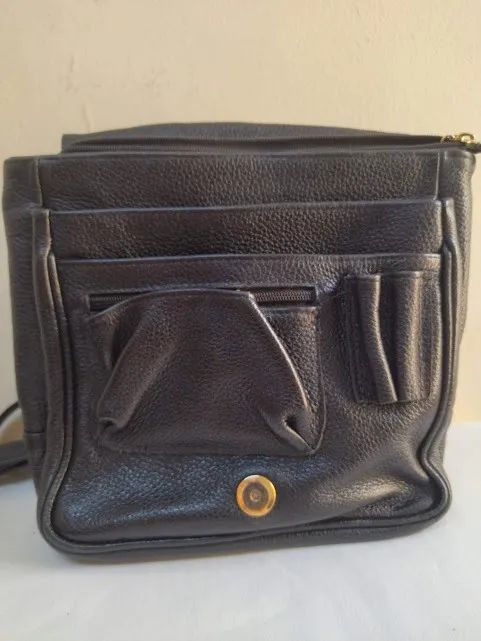 MOCHILA PRETA FEMININA DE COURO LEGÍTIMO MARCA REI DIJON - Foto 5