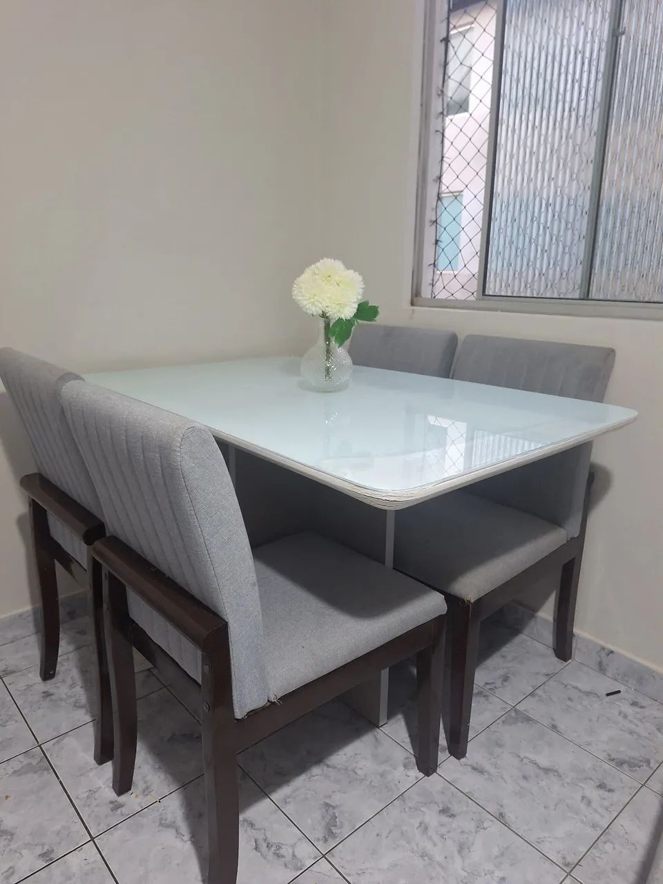 Mesa de Jantar com 4 Cadeiras - Elegância e Conforto64595959921155123