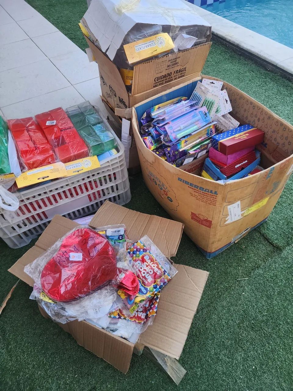 Itens de festa variados