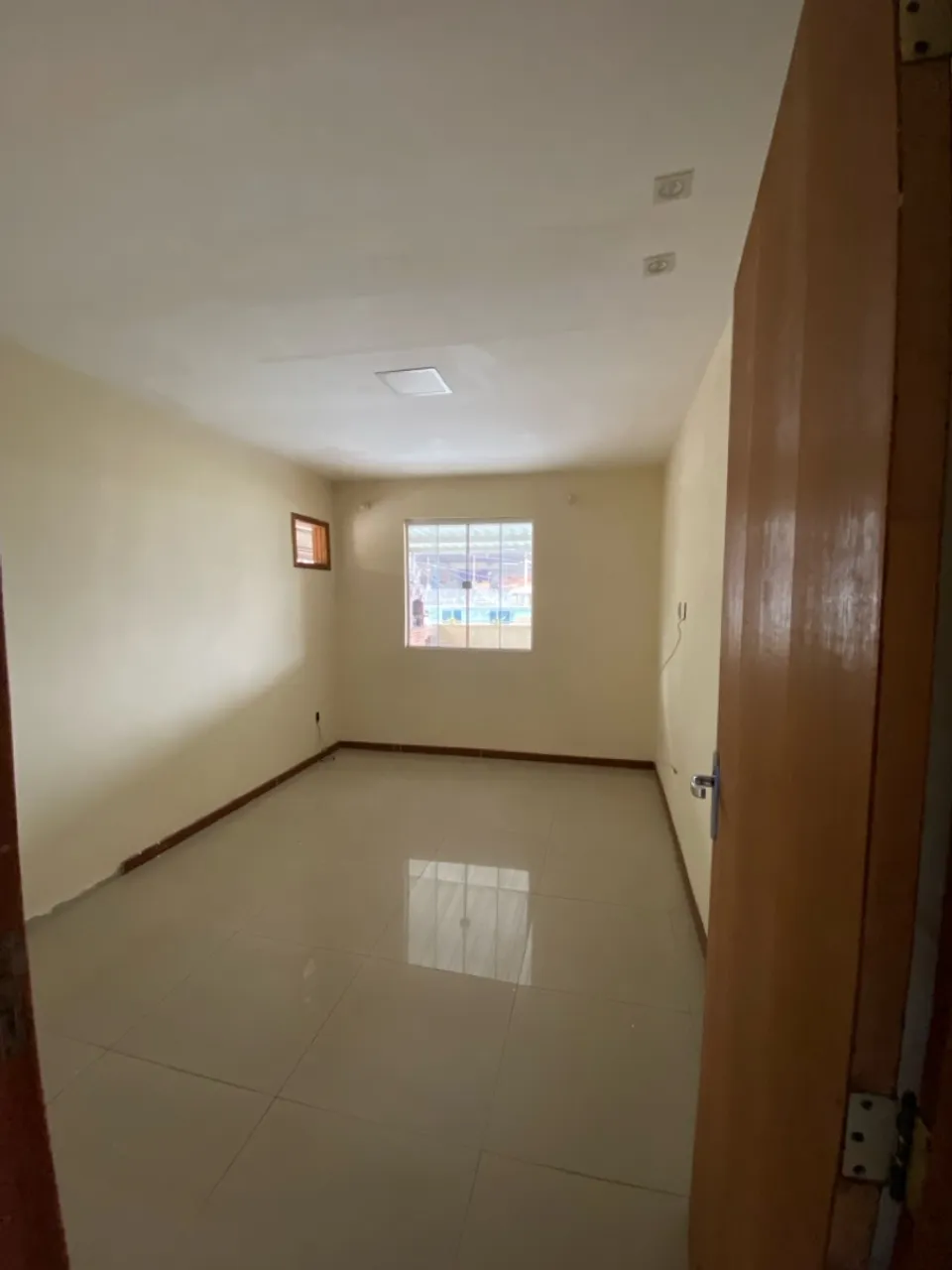 Alugo casa no Rocha (segundo andar )