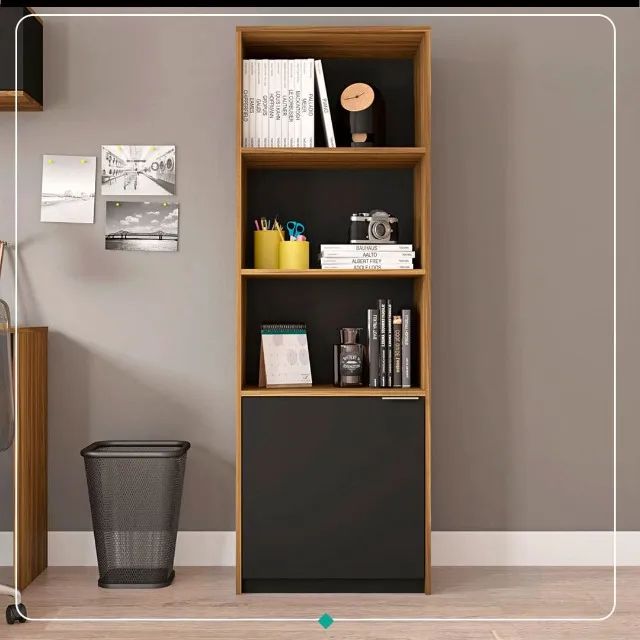 Estante Alta Caemmun Recta com 1 Porta e 3 Prateleiras e Nicho