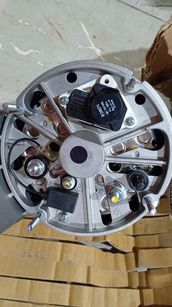 ALTERNADOR BOSCH - NOVO F04R301172 28V 70/140A - Foto 4