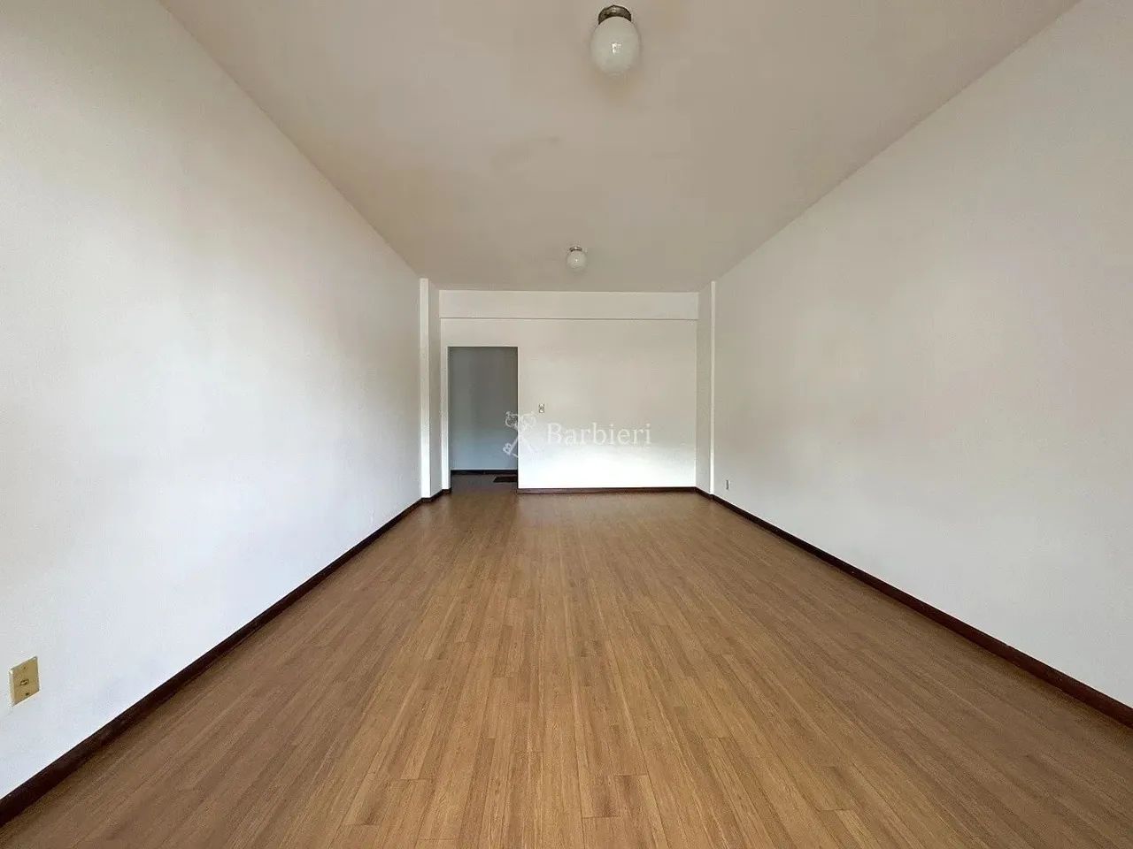 Apartamento amplo com 3 quartos sendo 2 suítes para Locação no Centro de Blumenau/SC - Foto 5