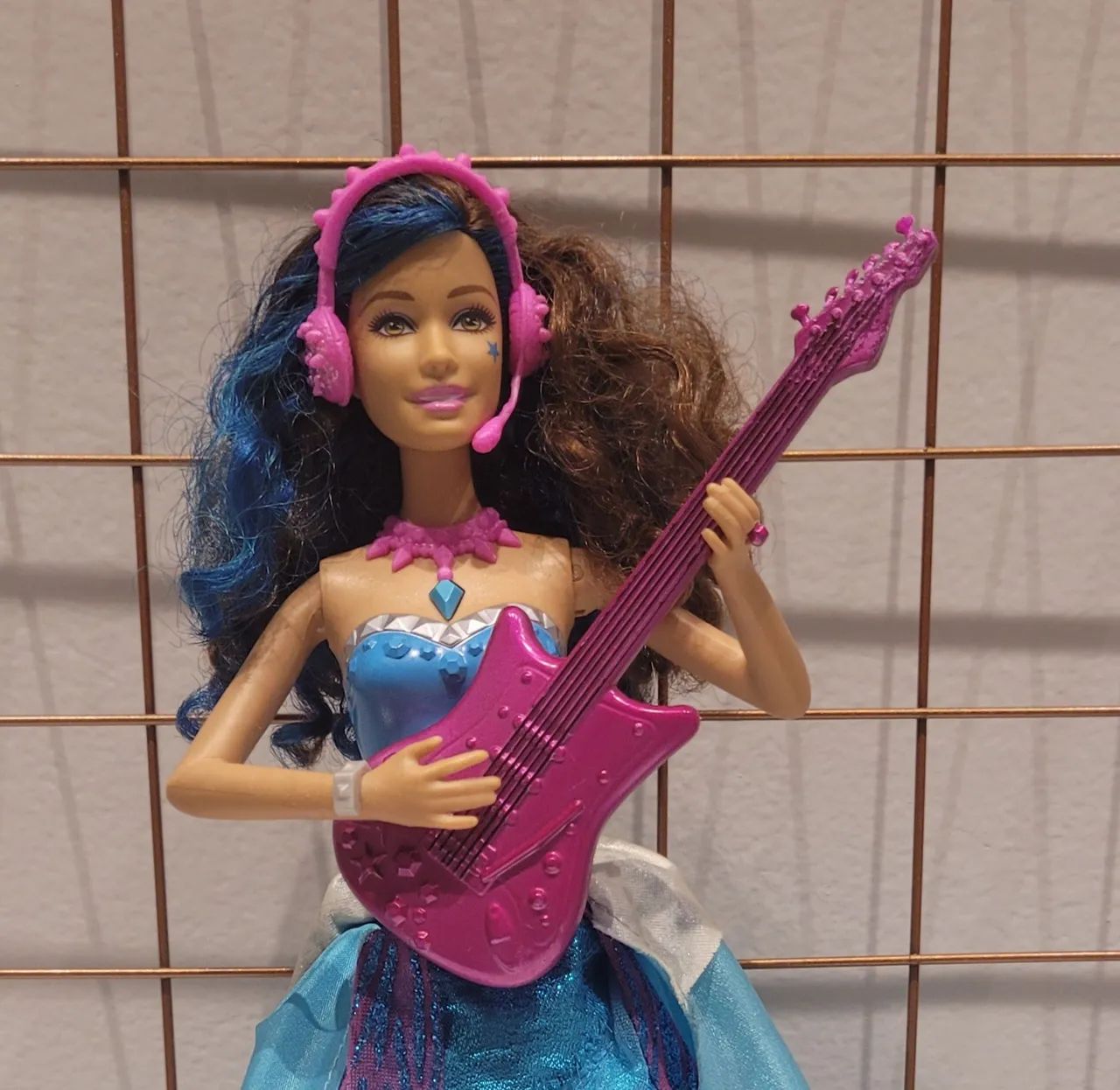 Amiga barbie filme rock'n royals 