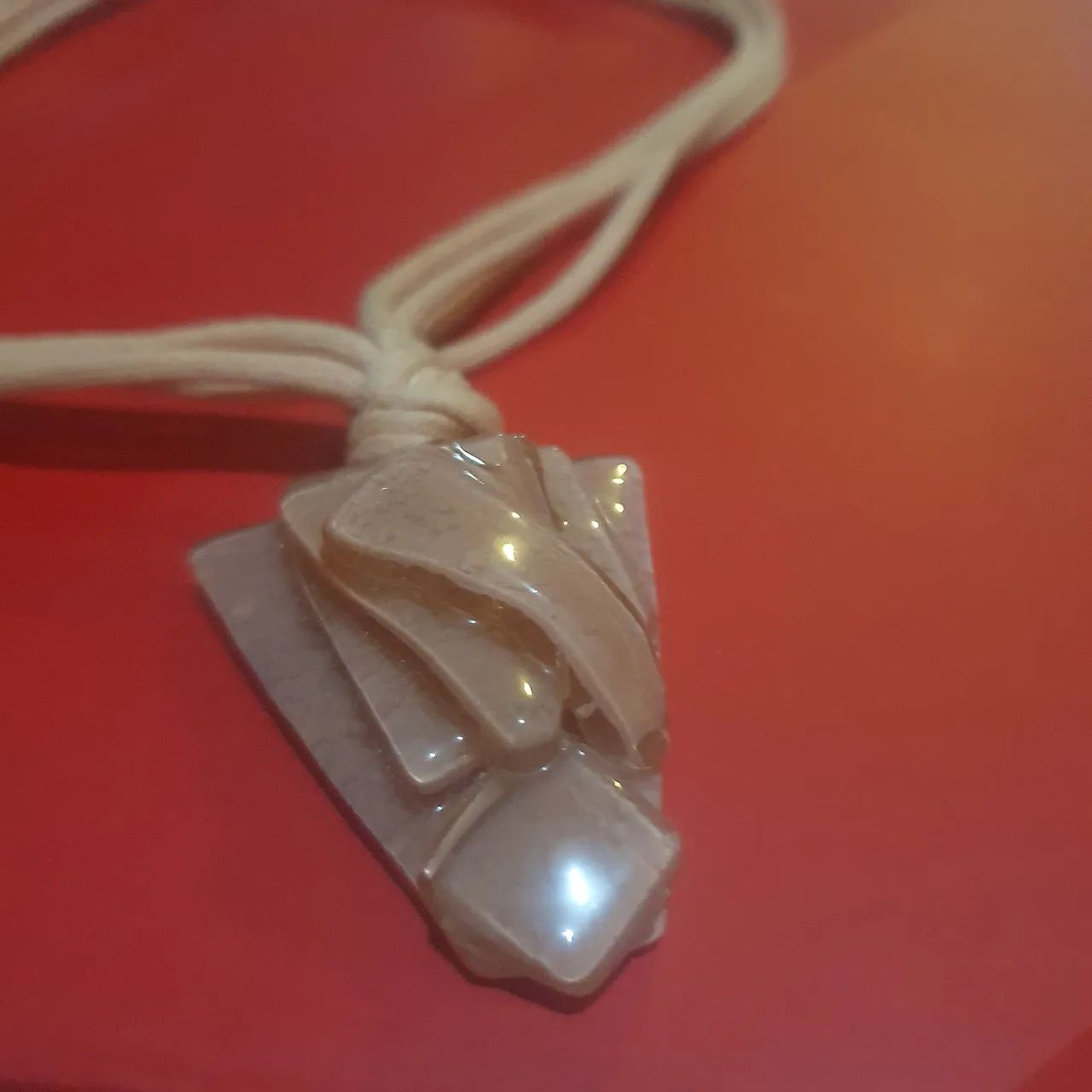 Colar de corda com pingente de pedra - Foto 2