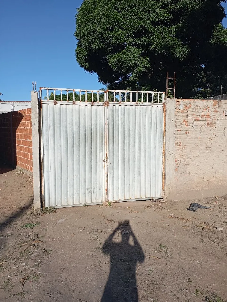 Vendo lote grande com uma casa simples
