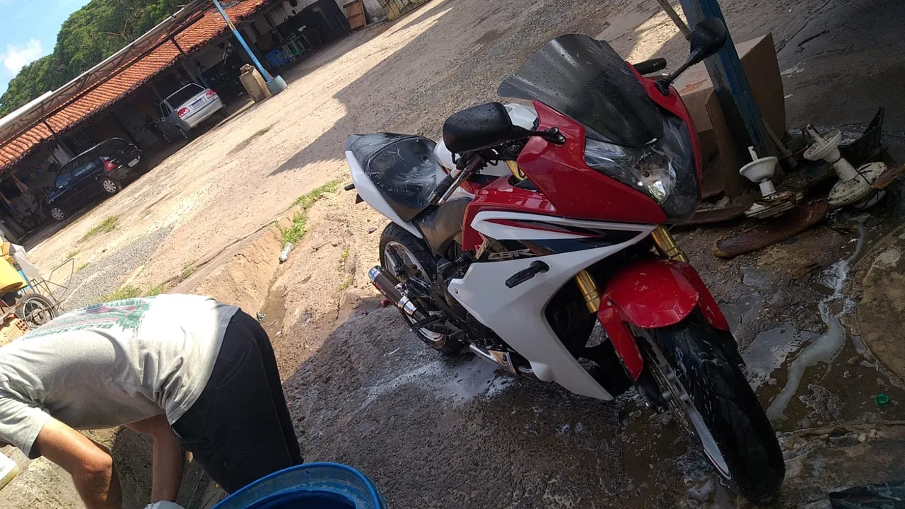 HONDA CBR 600 F CORES: BRANCA / VERMELHA ANO 12 / 13 IPVA 2025 PAGO