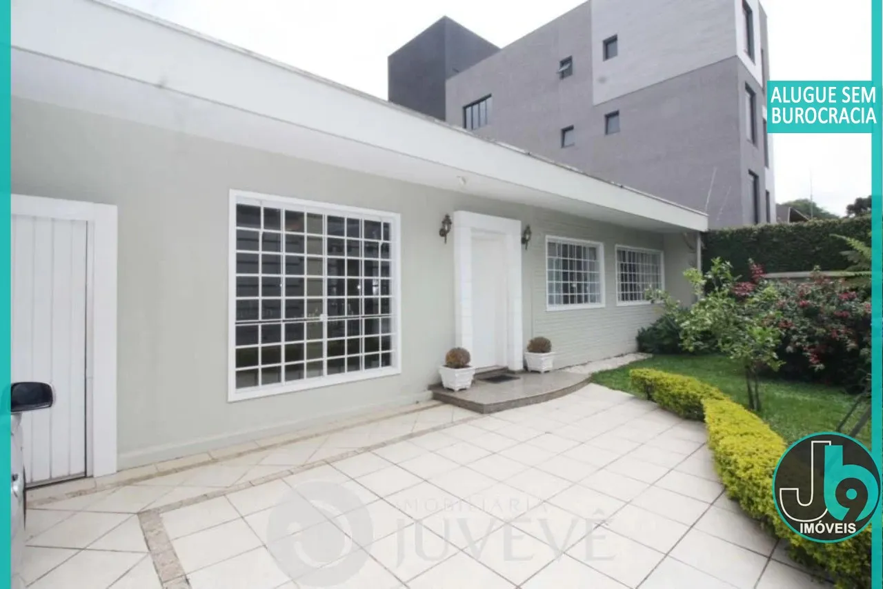 Casa térrea para alugar com 3 quartos sendo 1 suíte e 3 vagas de garagem no Juvevê