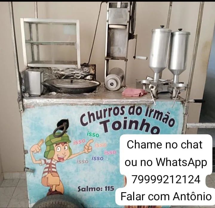 Carrinho de churros completo com dois bancos e uma mesa