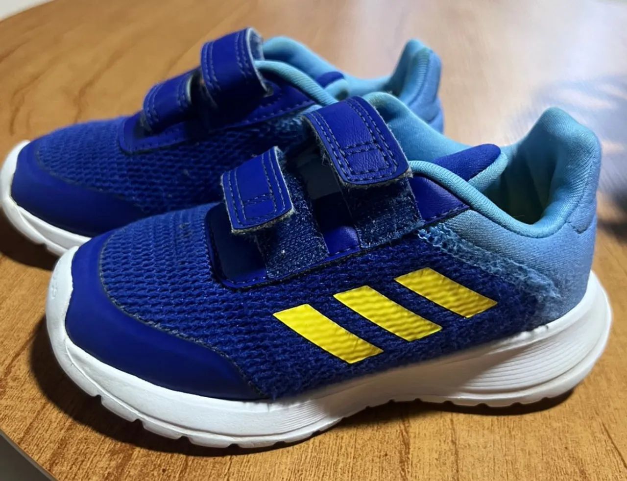 Tênis adidas 