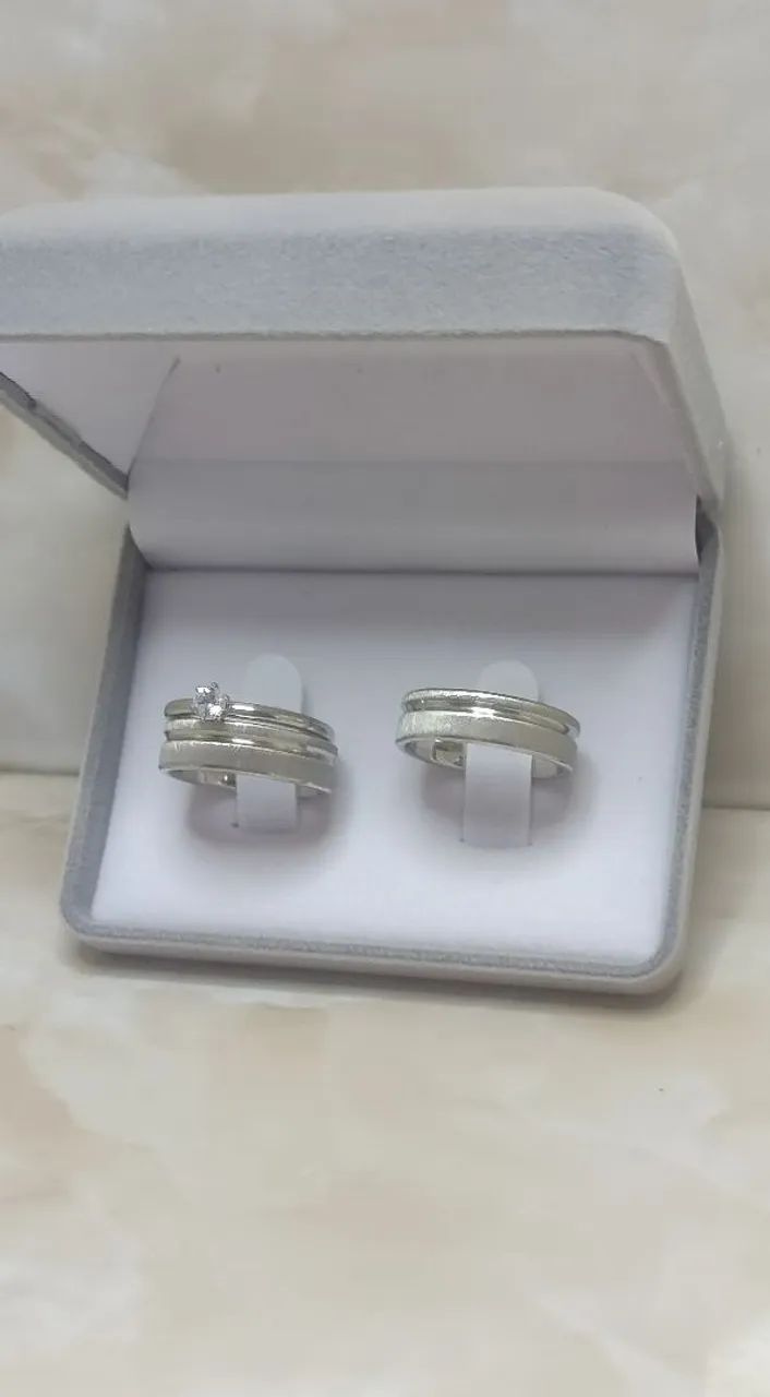 Par Alianças 6mm acetinado com friso+Solitário  - Foto 5