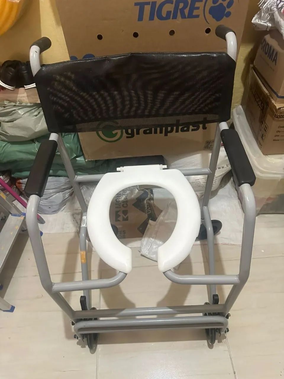 Cadeira de banho com rodas - Foto 4