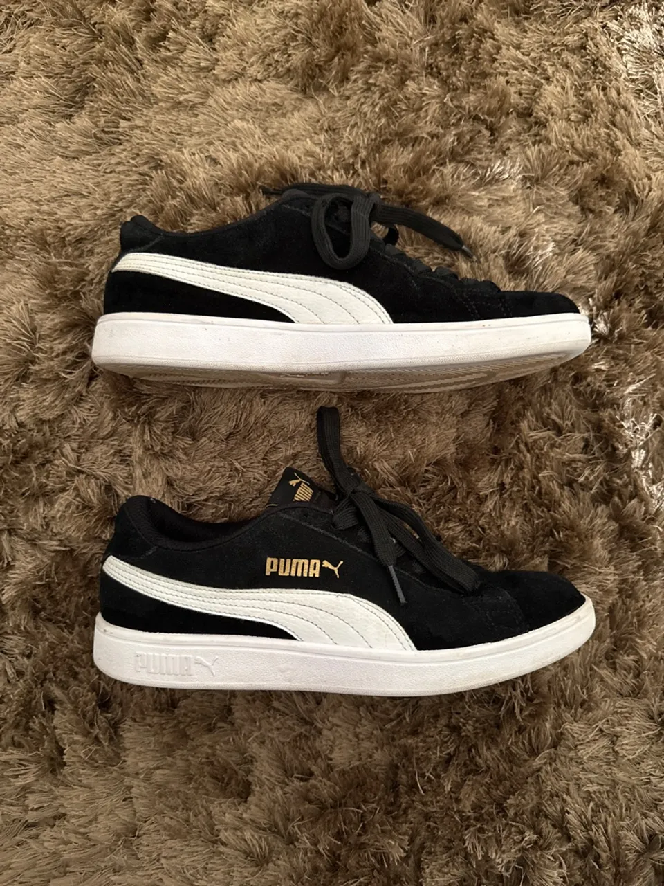 Tênis Puma Preto com Detalhes Brancos