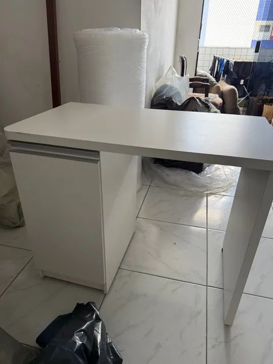 Escrivaninha Branca Simples