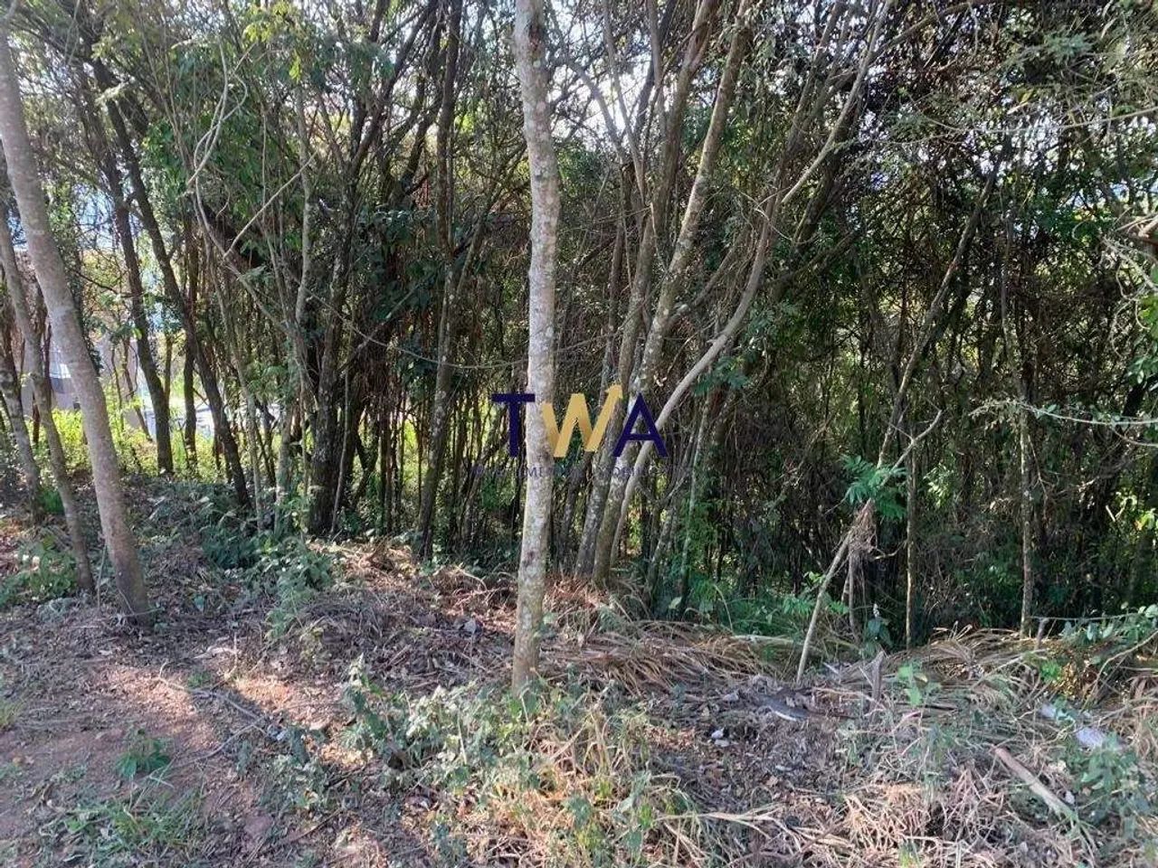 Lote em condomínio fechado em rua plana com 800 metros quadrados