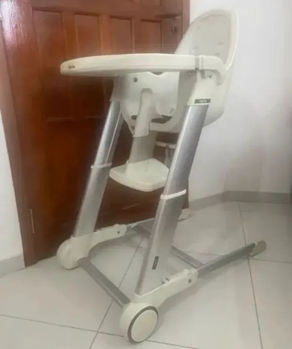 Cadeirinha de bebê para alimentação