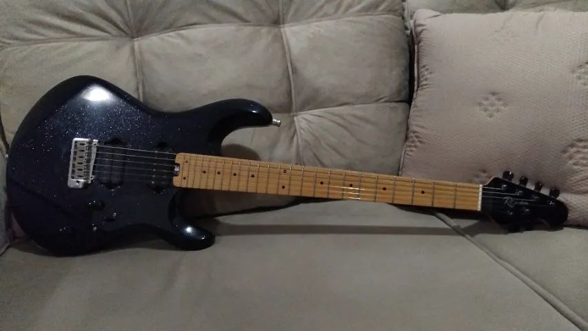 Guitarra Music Man Luke - Veja descrição  - Foto 2