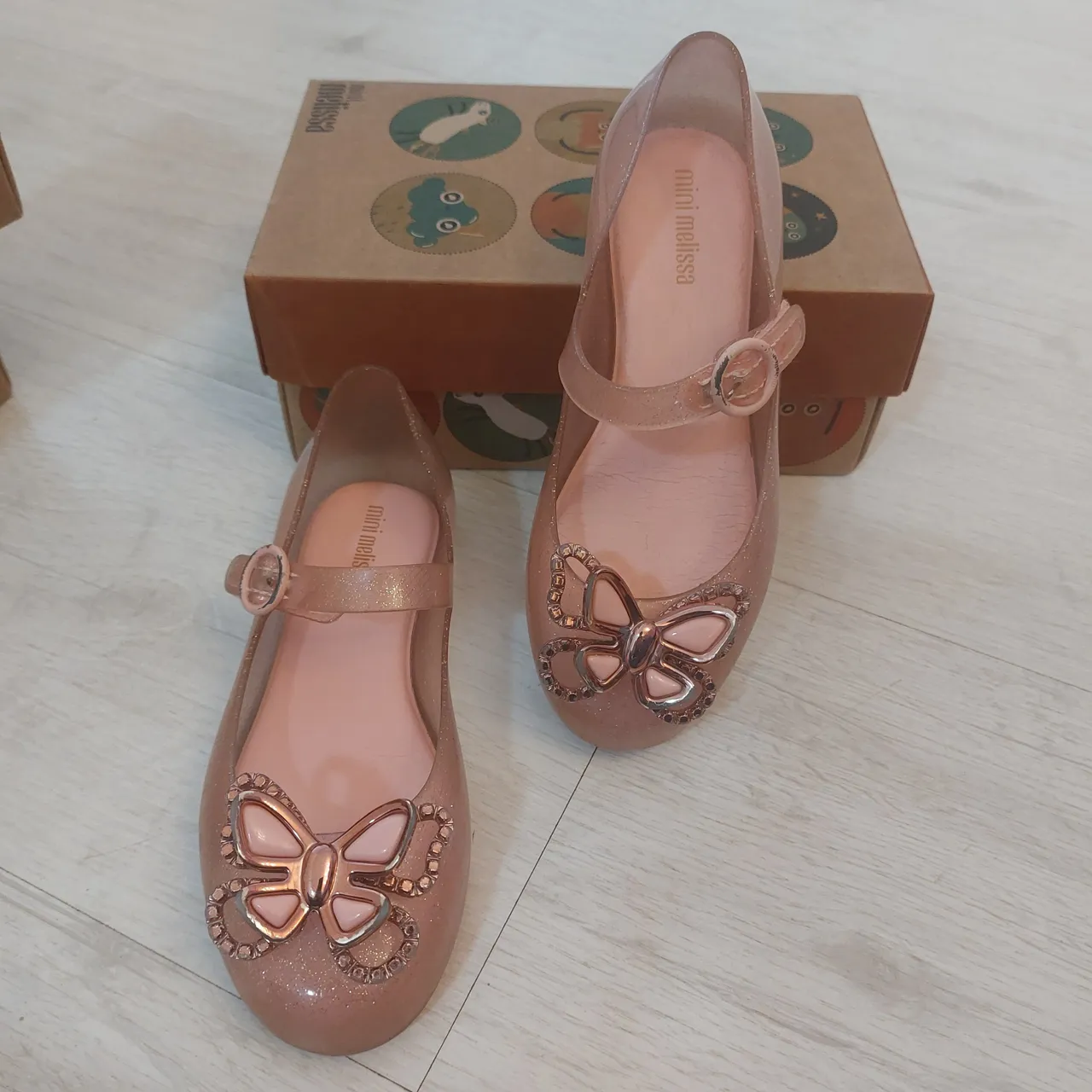 Sapatilha Mini Melissa com detalhes de borboleta