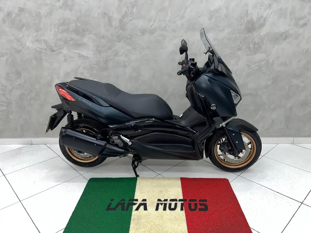 X Max 250 