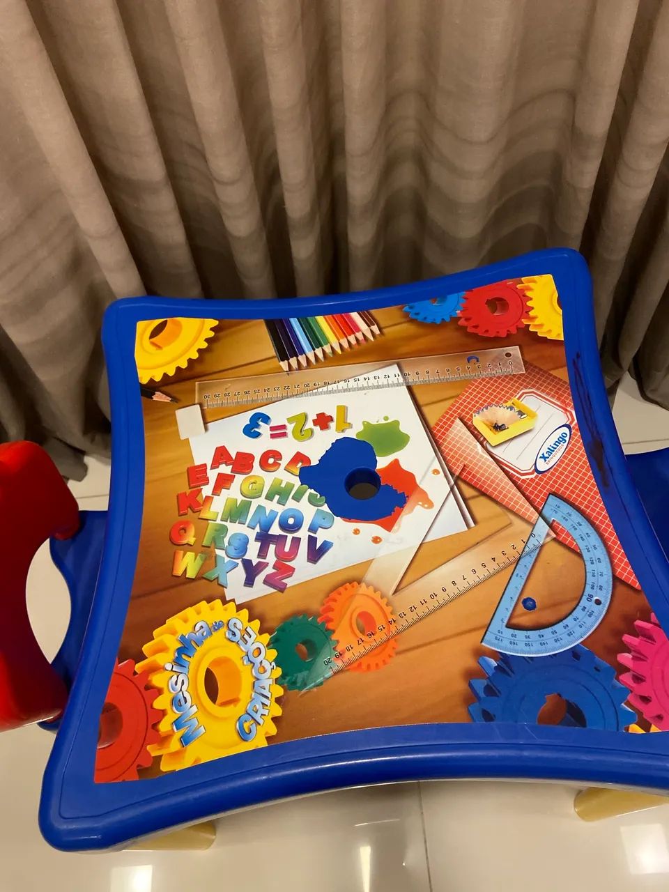 Mesinha infantil com 2 cadeiras  - Foto 2