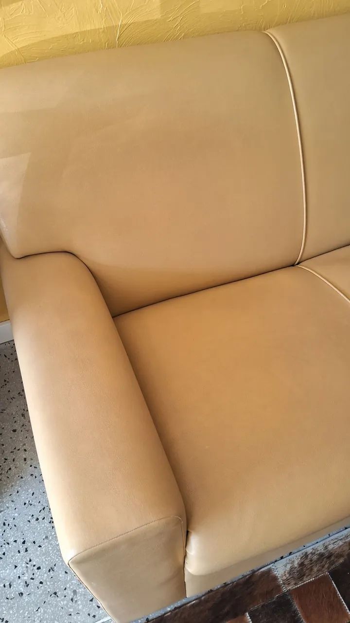 Sofá 2 lugares em couro - Foto 2