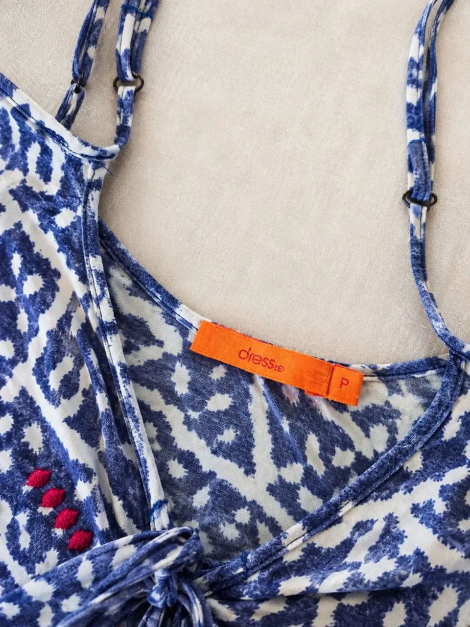 Vende-se blusa de marca DRESS com caimento perfeito e pouco usada - Foto 2