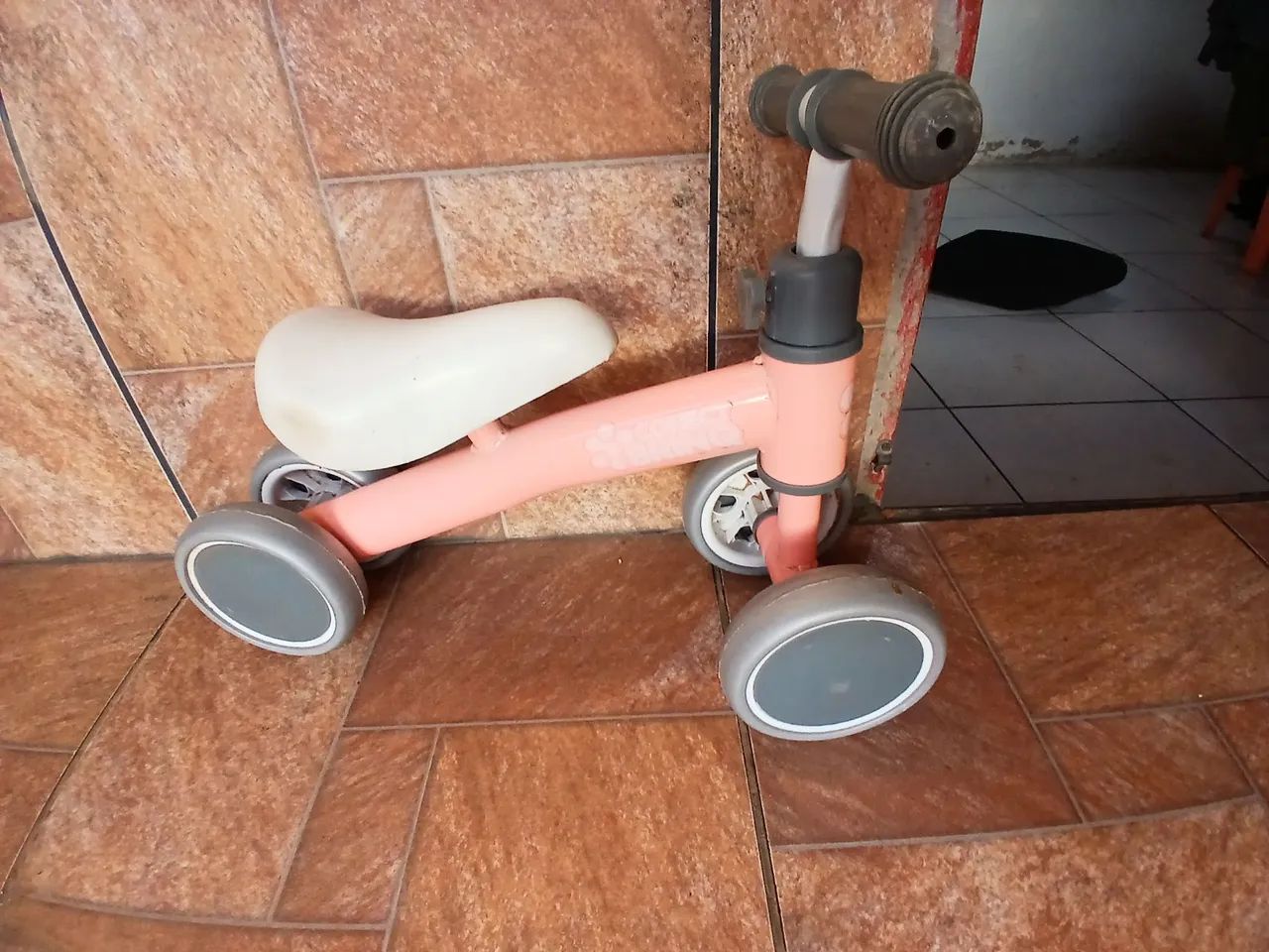 Bicicleta de equilíbrio para bebê  - Foto 3