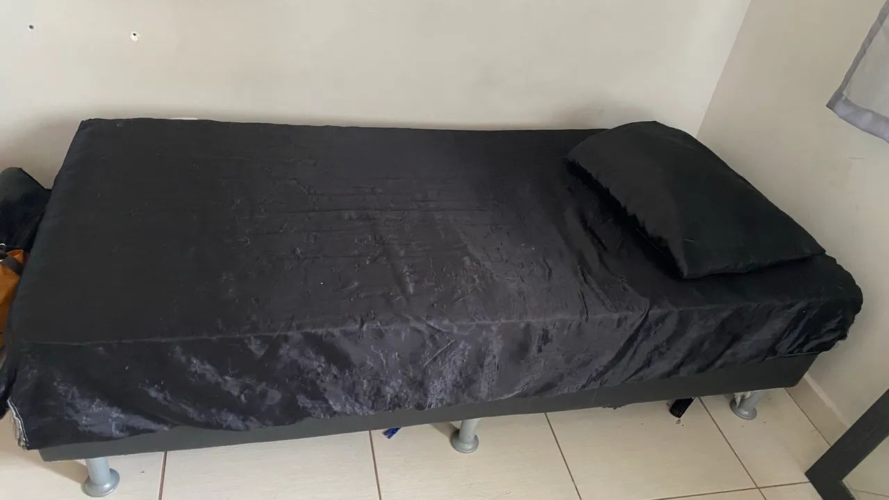 Duas camas de solteiro Comum e Box + colchão! - Foto 5