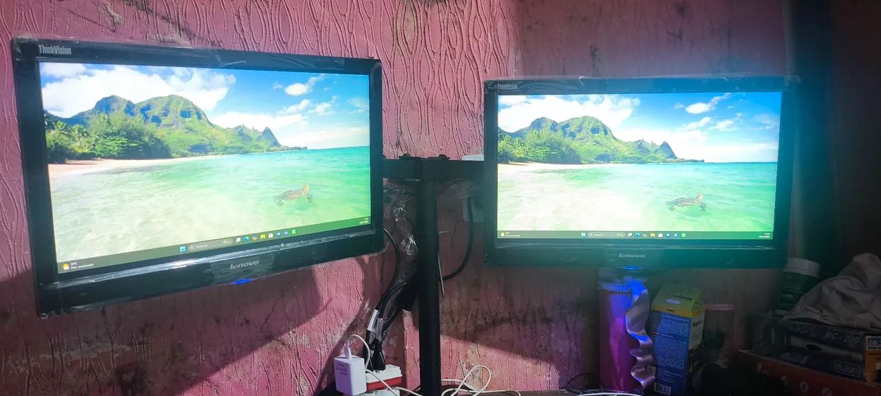 Dois Monitores Lenovo 19 polegadas e suporte de mesa  - Foto 3