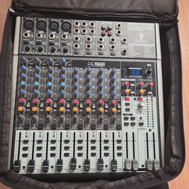 Mixer Behringer Xenyx X1622usb - 12 Canais Com Bag - Foto 3