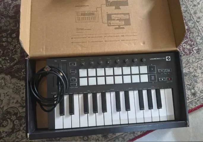 Controlador MIDI Novation Launchkey mini - Foto 4