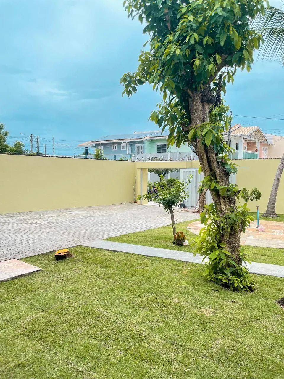 Excelente casa duplex em rua privativa - Foto 2