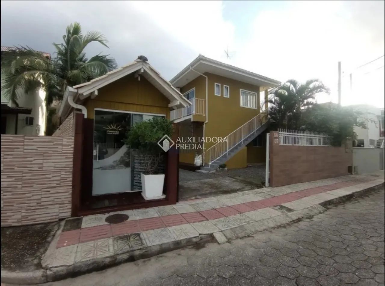 Pousada com 5 Quartos a Poucos Metros do Canal da Barra da Lagoa com Estacionamento Privat - Foto 4