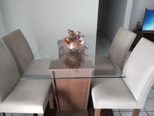 MESA COM TAMPO DE VIDRO 90x60 cm E 4 CADEIRAS - Foto 3