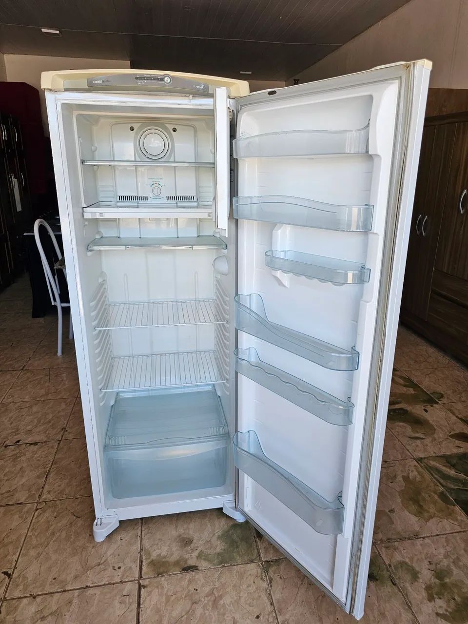 Geladeira frost free funcionando perfeitamente foi pintada usada - Foto 4